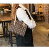 Butik design väska online export klassisk blommor mode trendig axel för kvinnor ljus lyx och high end fashionabla handhållen tote