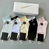 Mens Socks Womens Cotton Match ALLT Match Classic Ankle Breattable 18 Multi-färg Fotboll Basketbasket Sport Socks Wholesale Uniform Size With Box