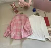 豪華な子供シャツの赤ちゃん秋2ピースセットサイズ110-170 cm女の子のブラウスキッズデザイナー服かわいいピンクのシャツとベースプルオーバー24