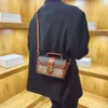 Borse alla moda dei migliori designer Borse dei migliori designer Borsa da donna rossa netta Inverno Nuova stampa di moda Borsa a tracolla monospalla quadrata piccola Vendita calda