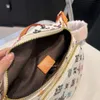 Luxury midjepåsar designer väska män midja påse axel crossbody väska äkta läder mini väskor lvse färg tryckt handväska med låda