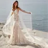 Abito da sposa sexy a sirena 2024 Scollo a V Fiore Applicazioni in pizzo Backless Boho Beach Abiti da sposa formali Sweep Train Abiti da sposa Taglia personalizzata