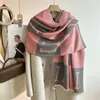 Femmes Hiver Designer Cachemire Echarpes Lettre Hiver Unisexe Longue Écharpe Double Face Couleur Femmes Cachemire Wrap Cadeau Châle 180 * 65 cm Soie Cadeau De Noël tm