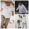 T-Shirts Leinen Baumwolle Weiße Hemden 2024 Jungen Mädchen Sommer T-Shirts Neue Kleinkind Bequeme Tops T-Shirt Kinder Kleidung Kinder Knopfbluse ldd240314