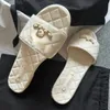 Slippers Damesmerkpantoffels C braak Hoge kwaliteit Hot nieuwe designer pantoffels 23S kleine geurige borduurgaren dubbele diamantruit platte pantoffels slippers C