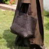 Luxury Bottegs Venets Tote Bag Style Woven Womens 2024 New Versatile Large Capacity Handheld Commuting Shoulder with Original 1:1 Logo