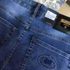 Jeans pour hommes Designer Vers jeans de créateur hommes pantalons décontractés pantalons pour hommes brodés classiques, plus la taille mode denim Pnats 29-42 C2LM