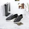 Chaussures décontractées 2024 Couche de tête en cuir pour hommes Peau de vache Tendance des femmes britanniques Respirant Paresseux Simple
