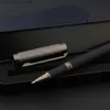Penne stilografiche Penne stilografiche Nero di alta qualità Onda di metallo Fibra di carbonio Pistola in pelle grigia Penna roller Penna firma Cancelleria Forniture per ufficio Q240314