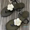 Sandales d'été pour femmes, chaussures plates décontractées à la mode, sandales à fleurs, chaussures de luxe en cuir à rabat, chaussures de plage en plein air, lanière à la cheville