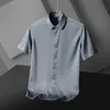 サマーメンズシルクシャツ半袖スリムなしわ抵抗性ビジネスカジュアルメンズウェア中年と若いメンズシャツ
