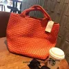 デザイナーBotegs v Luxury Handbag Hand Woven Tote Tote Letter Bagソフトレザーオープンライトハイレベルの3次元の怠zyな風