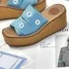 Strandslippers mode Dikke bodem ontwerper Schoen Cartoon pantoffel Alfabet dame Dames Schoenen Platform Wiggen Sandalen stoffen letter Hoge hak Slides