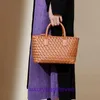 Designer Bottgss Ventss Cabat Sacs fourre-tout tissés pour femmes Nouveau sac à main de panier de légumes de mode avec une épaule unique à capacité ouverte avec un vrai logo