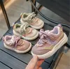 Baby Sportsschuhe 2024 neue gemischte Farben Spring Girls Jungen lässige Brettschuhe Mesh atmungsaktiven Trendschuhen