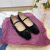 2024 Vrouwen Schoenen Luxe Fluwelen Balletschoenen Vrouwen Vierkante Neus Platte Mary Janes Dames Mode Gesp Velours Ondiepe Loafers 240311