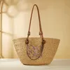 New Heart Wrapped Paper Grass Woven Bag Mom Large Capacity Vacation Bag Fashion Handheld One Shoulder Women's Dual Use Bag 240315