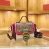 Bolso de diseñador caliente en Europa y América Nuevo bolso cuadrado pequeño y versátil de mano Único Dign Alto sentido Popular Crossbody Bolso de hombro con contraste de color de flor vieja