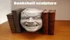 Skulptur der leuchtenden Buchstütze Bibliothek Heres Johnny Skulptur Harz Desktop Ornament Bücherregal B88 2106071529206