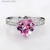 Bröllopsringar Huitan Luxury Card Womens Heart Engagement Ring AAA Pink Cubic Zirconia Girl Girlårsjubileum Present Rekommendation Ring Q240315