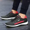 Casual Shoes 2024Leather Men Sneakers Trend Shoe italiensk andlig fritid manlig icke-halkskor vulkaniserad