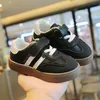 Black Leather Board Shoes New Spring Autumn Slip on Casual Sneakers For Boys Girls Fashion Kids Sports Shoes Soft Soled Children Baby Walking Shoes Storlek 21-32