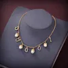 Europeiska och amerikanska designers New Letter Pearl Necklace Fashion Womens Accessories smycken hänge halsband för att ge mödrar att ge flickor gåvor