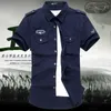 Entra nella camicia da uomo estiva dell'Air Force One, camicia militare da uomo a maniche corte