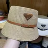 Projektantka luksusowa designerka designerka słomy kapelusz moda trawa blaid sunhat dla mężczyzn Kobieta szerokie czapki grzbietowe letnie czapki wiadra na zewnątrz czapki plażowe 3 kolory CL0V 7EYX