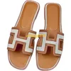 Oran Sandales Pantoufles d'été en cuir Semelle en cuir véritable avec une sandale à ligne droite pour femmes Printemps été 2024 Nouveau Tourisme Vacances Colo avec logo HB101J