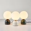 Lampes de table nordique créatives et à la mode de salon en marbre moderne de personnalité simple de chambre à coucher