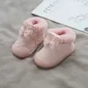 Primeiros caminhantes sapatos de pelúcia de inverno para crianças pequenas para bebês sustos para meninas borboleta princesa primeiro passo sapatos grossos de algodão quente sapatos de bebê 240315