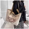 Canvas Bag ins kvinnlig student koreansk stor kapacitetsbrev axelväska på väska enkel mode duk väska 240315