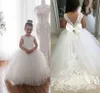 Süßes Spitzen-Tutu-Blumenmädchenkleid mit Juwelenausschnitt und Applikationen, bauschiges Kindergeburtstags-Kommunionkleid mit großer Schleife am Rücken