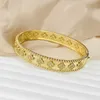 braccialetto di trifoglio designer per le donne braccialetto di trifoglio dolce gioielli in oro placcato oro 18 carati diamante di cristallo pieno braccialetto di polsino con foglia fortunata San Valentino festa di nozze all'ingrosso