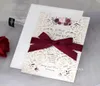 Ivory Shiny Rose Laser Cut Zaproszenie do ślubnej kieszeni Fold Flower Printing Zaproszenie ślubne z wstążką Zaproszenia 9300519