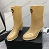 24ss mulheres deslizamento em botas de chuva designer plataforma saltos grossos textura acolchoada sapato de lazer preto verde sapato casual com sacos de poeira botas de motocicleta ocidentais