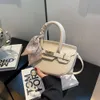 تُباع حقائب اليد الفاخرة رخيصة Baigou Baigou العصرية الأزياء حقيبة سرج للنساء 2024 New Lychee Pattern Handbag Small and Simple