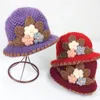 Bérets femmes confortables chapeau élégant femmes tricotées chapeaux de laine avec décor de fleurs automne hiver dôme haut pêcheur pour la mode