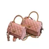 Snygga handväskor från toppdesigners lingge broderad tråd liten väska för kvinnors nya ljus lyx mångsidig crossbody mode handhållen fyrkant