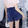 Jeans pour femmes Version correcte de 24 début du printemps M Miao mode ceinture bouton de fleur taille shorts patch brodé velours côtelé jeans 884V