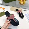 Designer-Hausschuhe Männer Frauen Sandalen Staubbeutel Karte Schuhe Bloom Web Schwarz Blumen Erdbeerdruck Slide Leder Gummi Sandale Sommer Pool Strand Flache Slipper