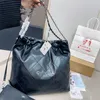 큰 22bag 디자이너 핸드백 빈티지 가방 어깨 크로스 바디 진정한 가죽 토트 백 동전 펜던트 여성 용량 쇼핑 43*40cm