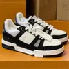 Sneakers lyxskor casual skor tränare designer skor löpskor röda botten män sko kvinnor skor tallriksformad utomhusskor från kontoret sneaker chaussure