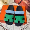 Sandalias de cuero de diseñador Sandalia de lujo Zapatilla de verano y zapatillas de felpa de fondo plano de playa de invierno