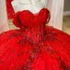 Abito da ballo con paillettes in cristallo rosso glitterato Abiti Quinceanera con spalle scoperte che borda il corsetto Tull Abiti da 15 anos