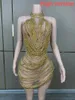 Scena nosić seksowną luksusową sukienkę kobiety błyszcząca złota łańcuch srebrny talent