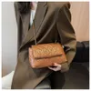 Snygga handväskor från toppdesigners Lingge Chain Bag for Womens New Trendy and Advanced Sense Fashionable Cortile Work Pending French Single Shoulder
