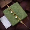 Designer europei e americani nuova lettera collana di perle Collana con ciondolo gioielli accessori moda donna per offrire alle madri regali alle ragazze