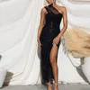 Sıradan Elbiseler 2024 Bahar Glitter Pulin Parlak Kulüp Elbise Kadınlar Seksi Tek Omuzlu Mesh Hollow Uzun Yaz Backless Slit Lady